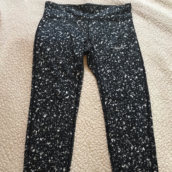 NWT Nike Dri-Fit crop running pants - Picture 3 of 6